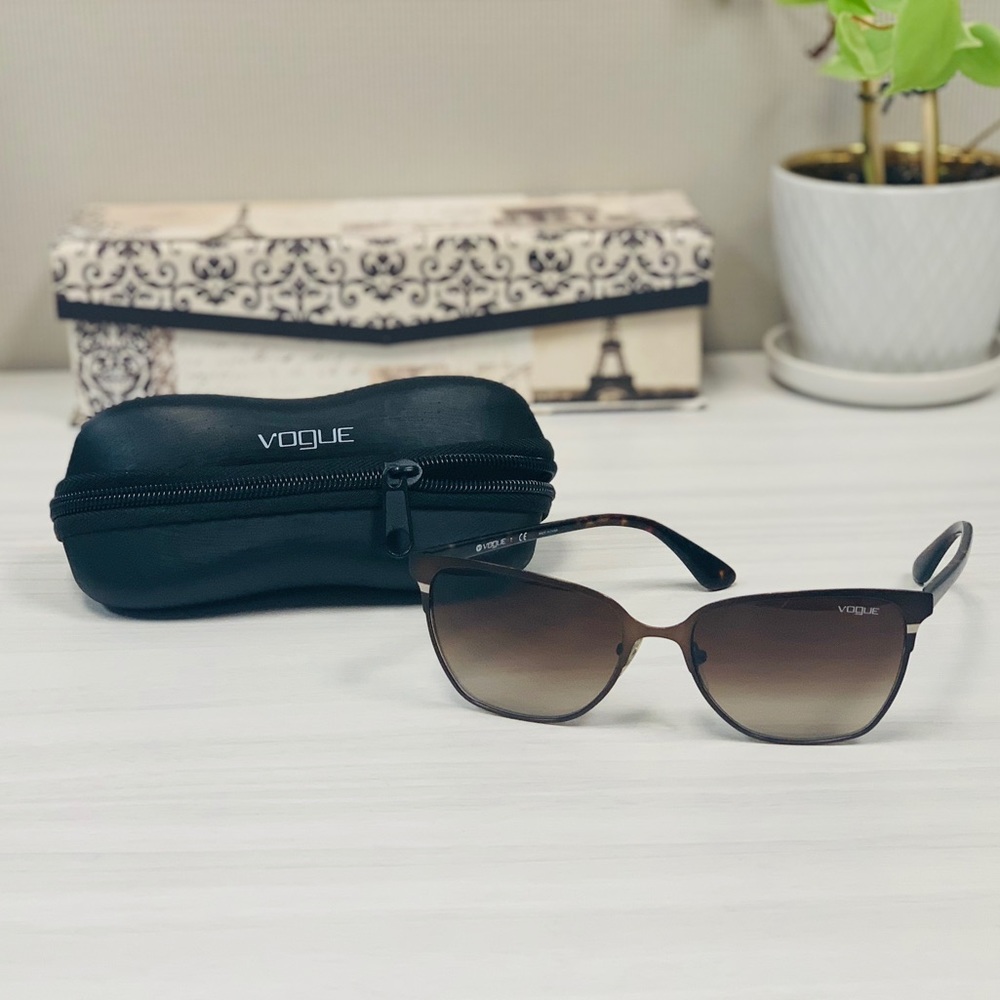 Vogue Sunglasses 🕶